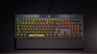 Corsair K70 MAX klávesnica USB US English Čierna PC