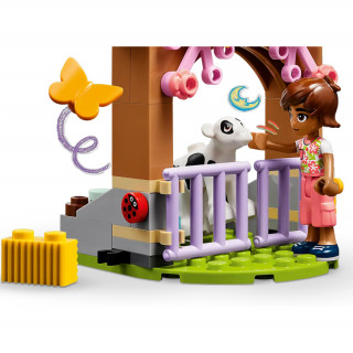 LEGO Friends Autumn a jej stajňa pre teliatko (42607) Hračka